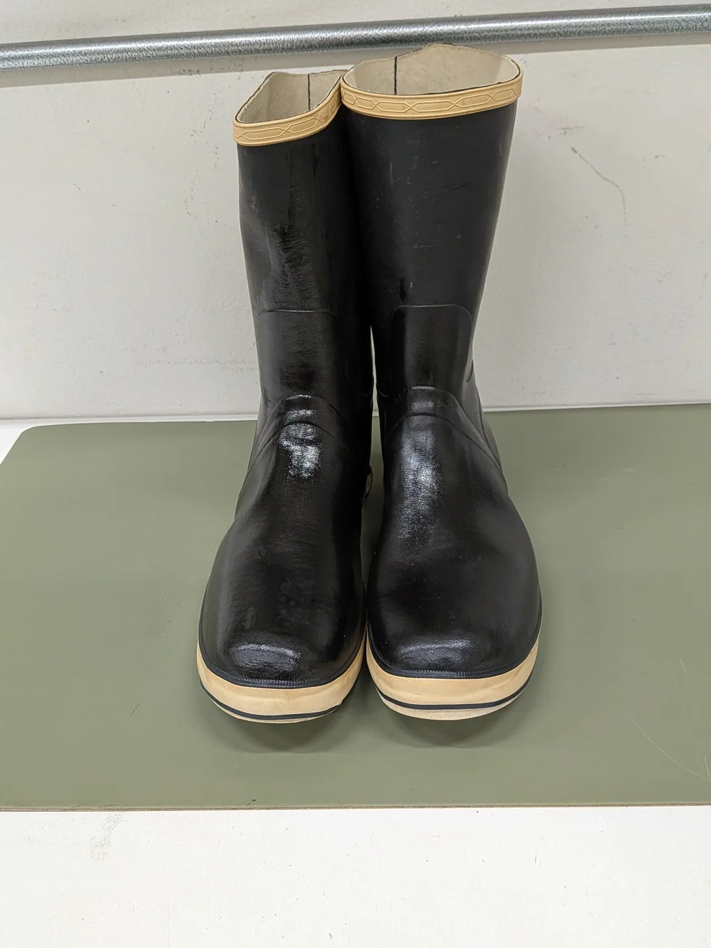 Sperry Top Siders Black Rain & Snow Boots with Cream Trim.